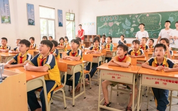 <b>慈善|愛心捐贈，助學支教</b>