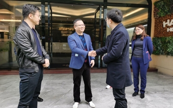 <b>致敬|商務部外貿司副司長楊國良率調研組蒞臨迅亞建材調研，助力陶瓷出口發展</b>